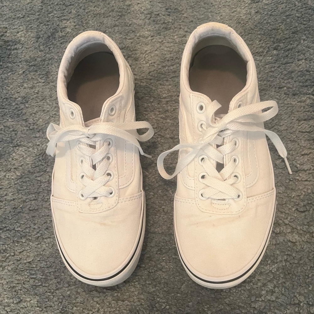 Vans women’s size 8 white shoes/sneakers lace- up.